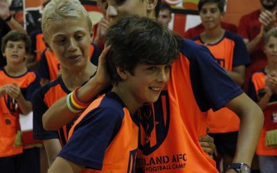 Por qué escoger campamentos de fútbol en inglés baratos para este verano